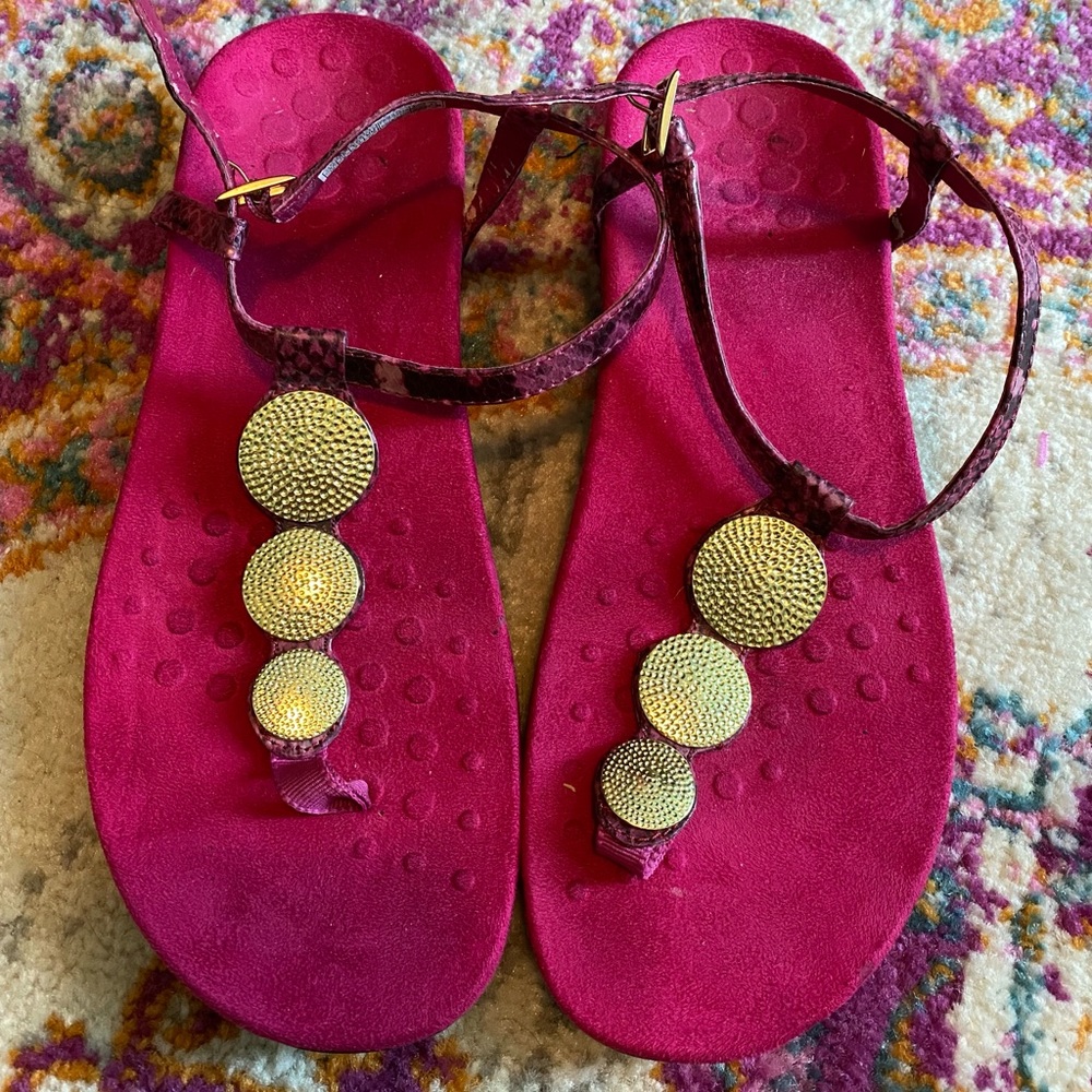 Vionic ladies deep pink magenta and gold snakeskin sandals size 10